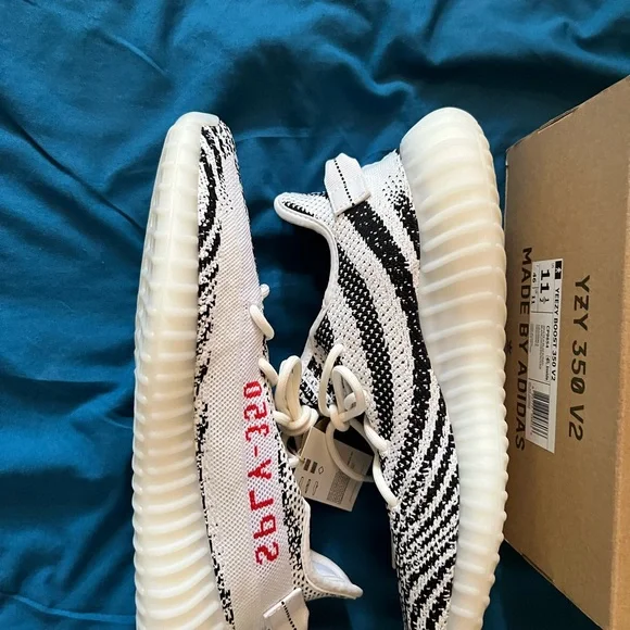 Adidas Yeezy Boost 350 V2 - Picture 2 of 7